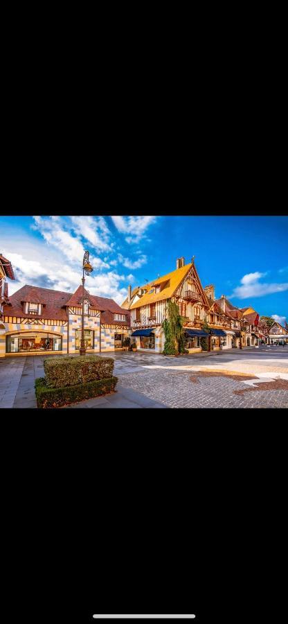 Gite Chalet Bleu Soleil Saint-Benoit-d'Hebertot Екстер'єр фото